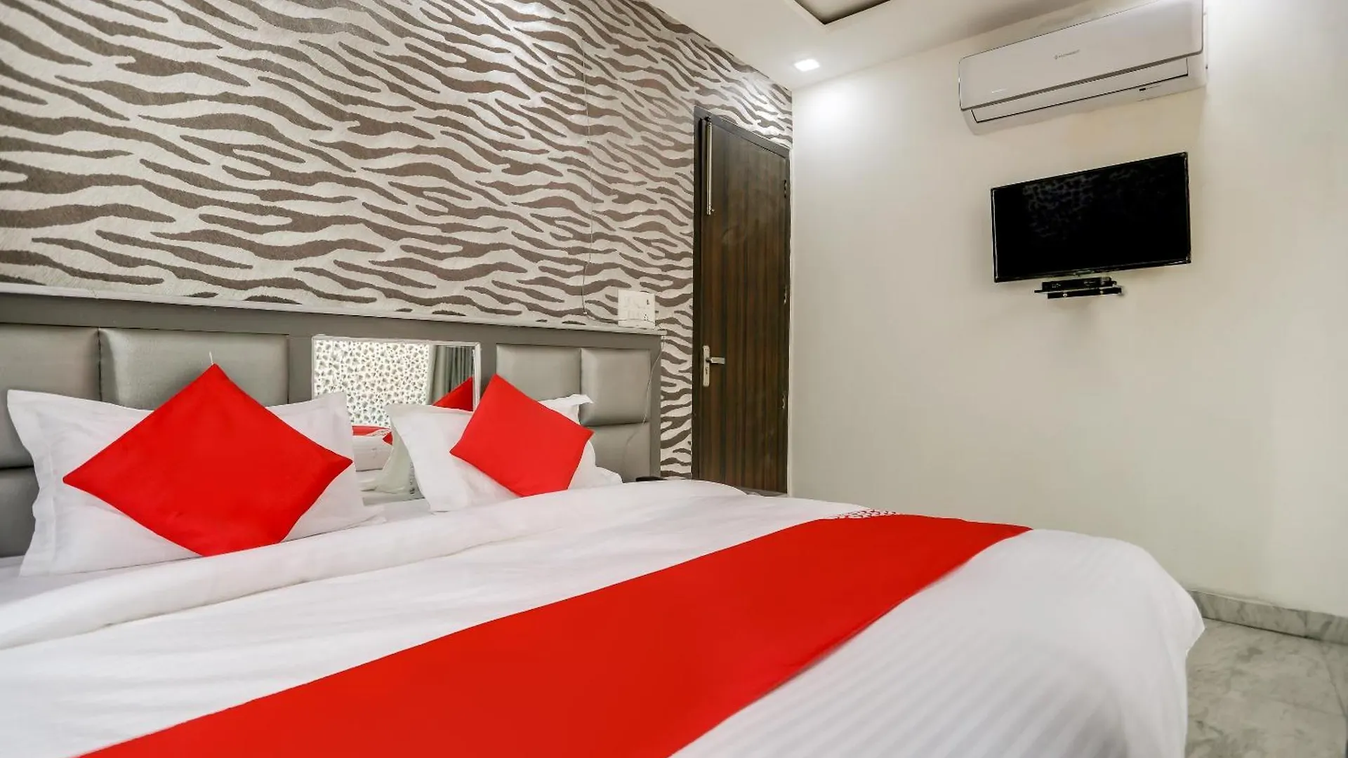 Hotel O Anshun Residency Near Mk Cinemas Rohini Delhi  3*, Delhi (National Capital Territory of India)